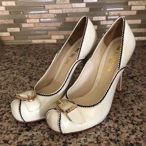 Brand New L.A.M.B. “Daizy” Stilettos Size 10